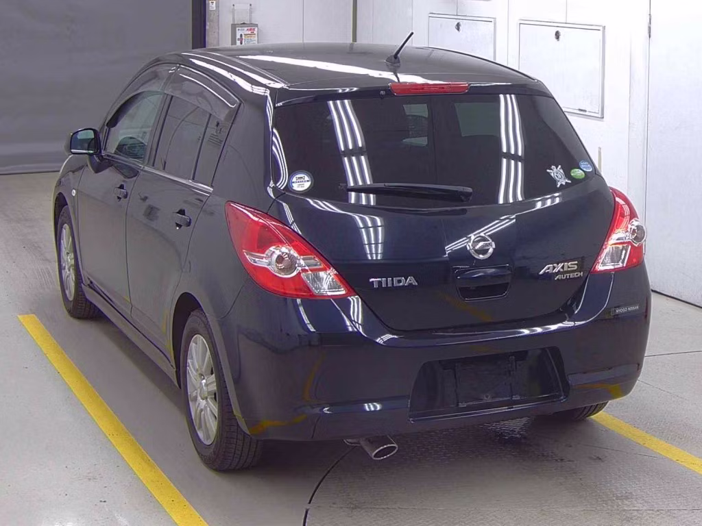 NISSAN TIIDA
