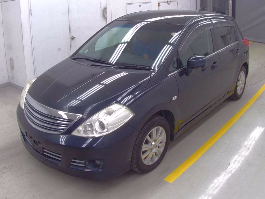 NISSAN TIIDA