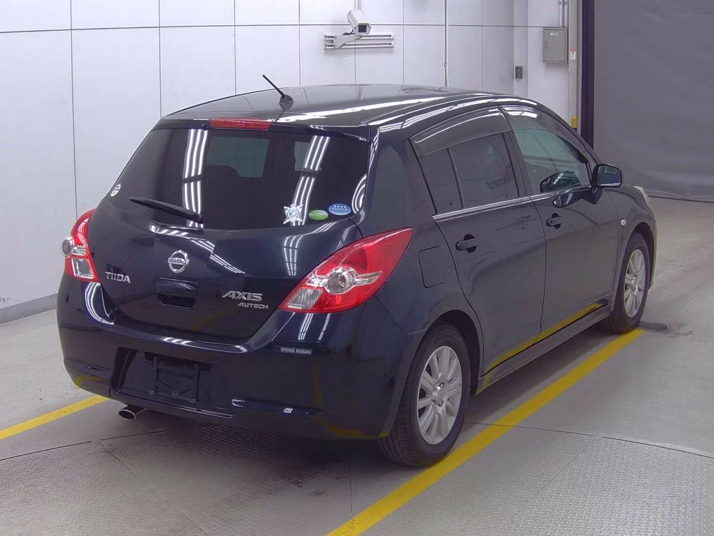 NISSAN TIIDA