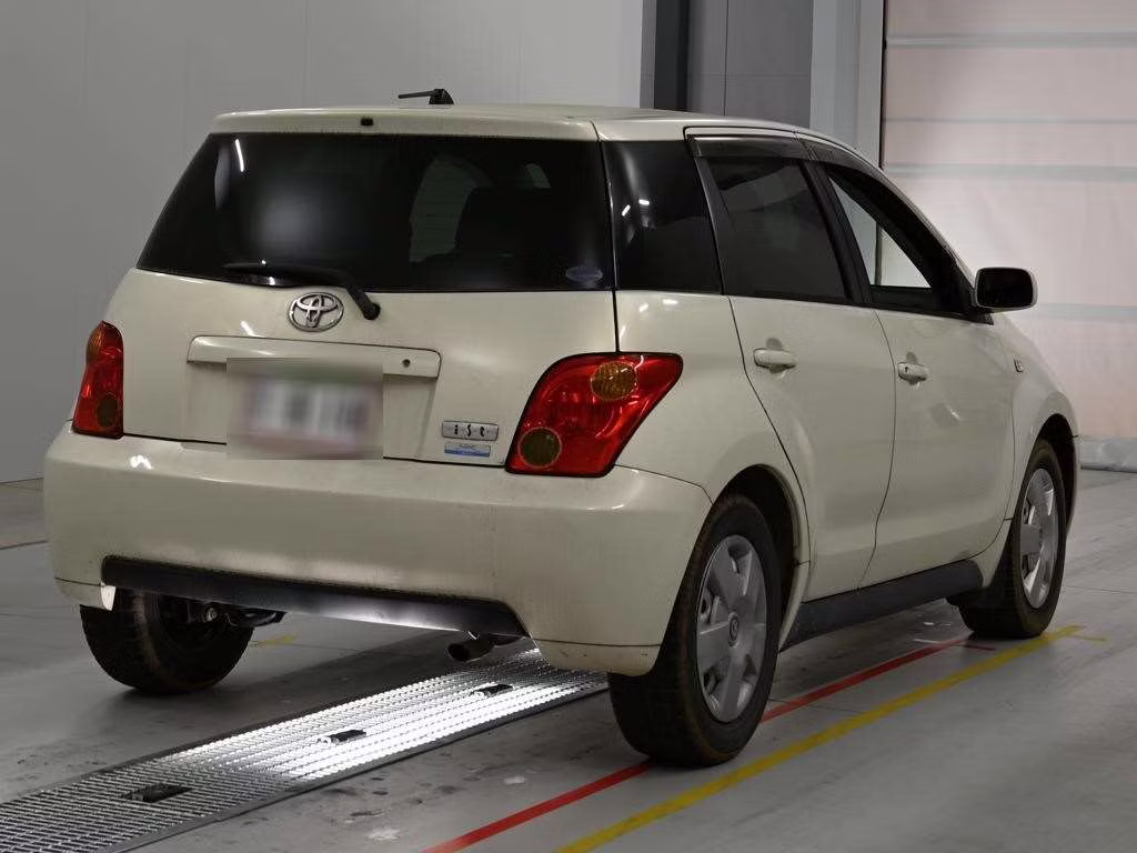 TOYOTA IST