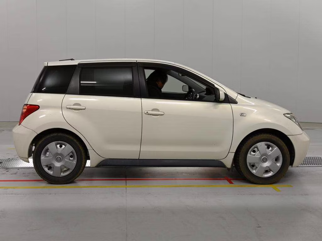 TOYOTA IST