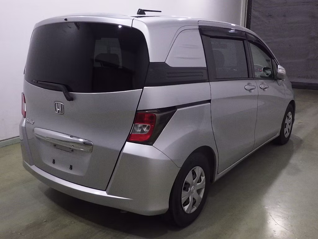 HONDA FREED SPIKE