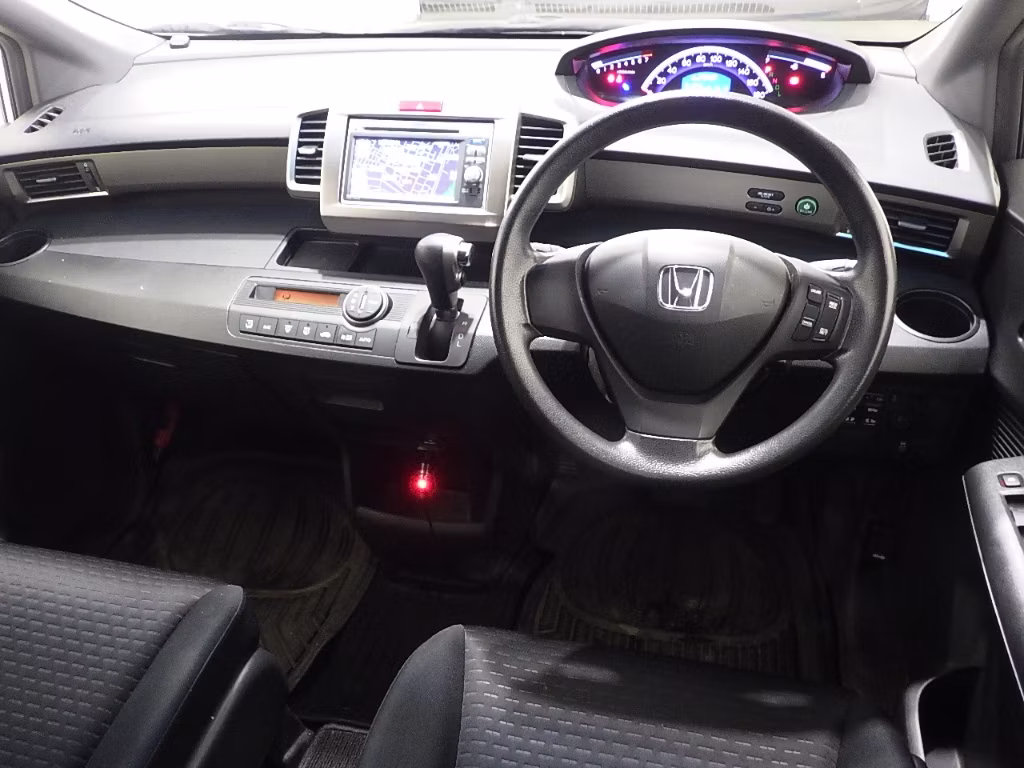 HONDA FREED SPIKE