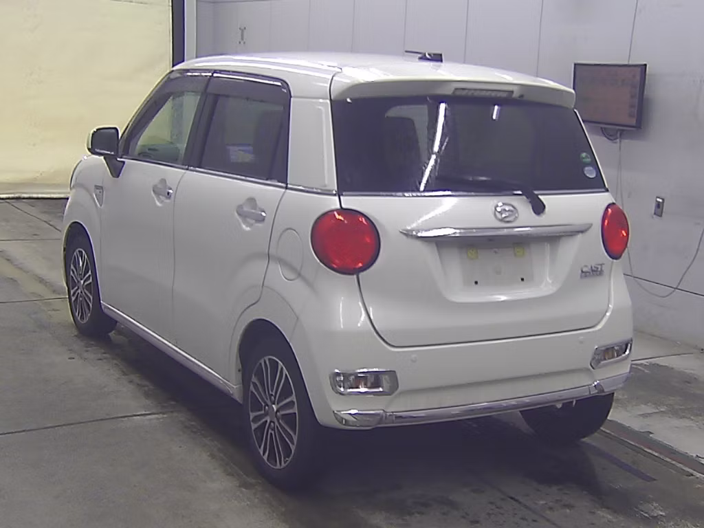 DAIHATSU CAST