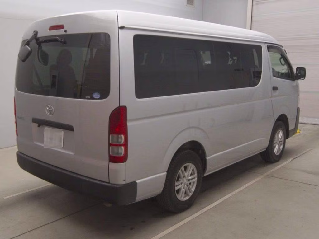 TOYOTA HIACE