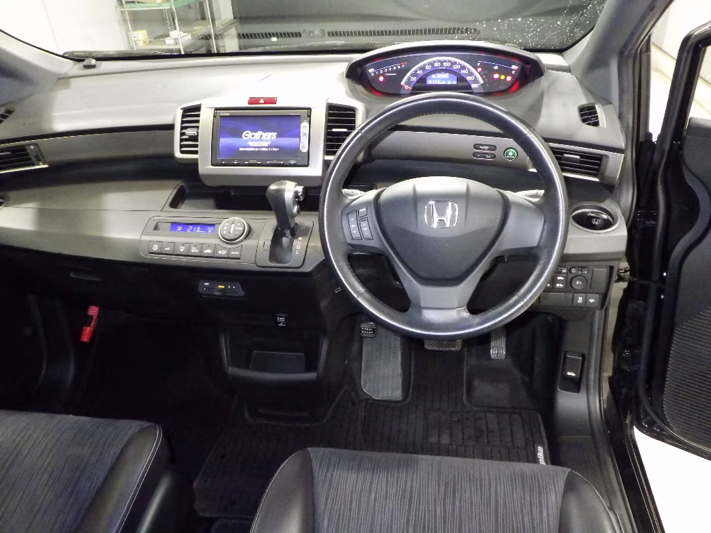 HONDA FREED SPIKE