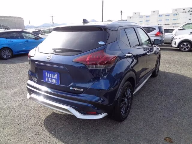 NISSAN KICKS