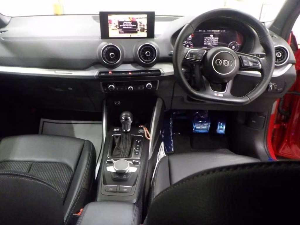 AUDI Q2