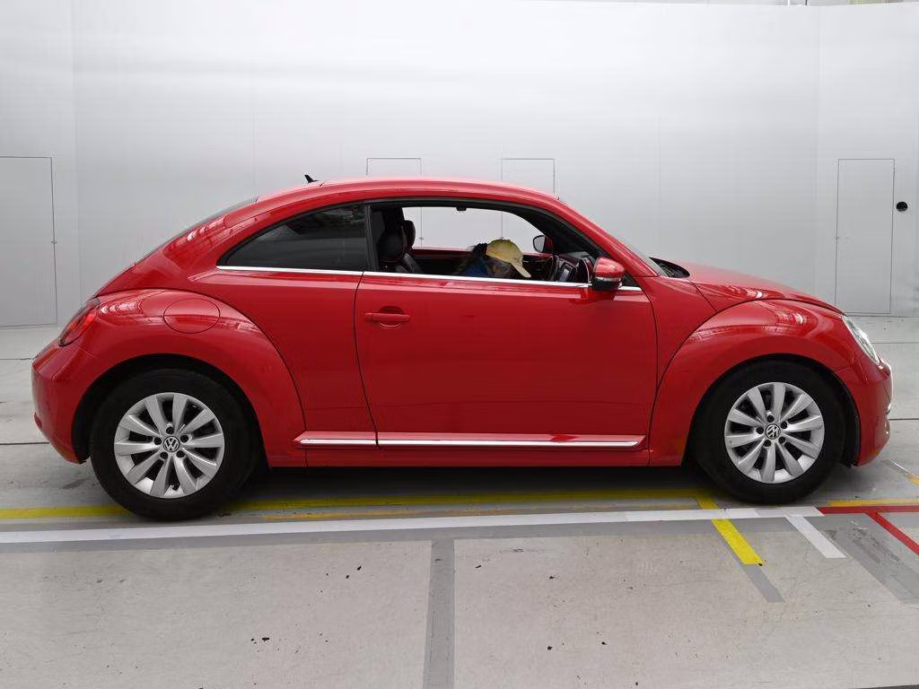 VOLKSWAGEN BEETLE