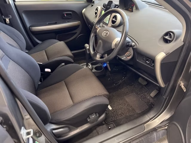 TOYOTA IST