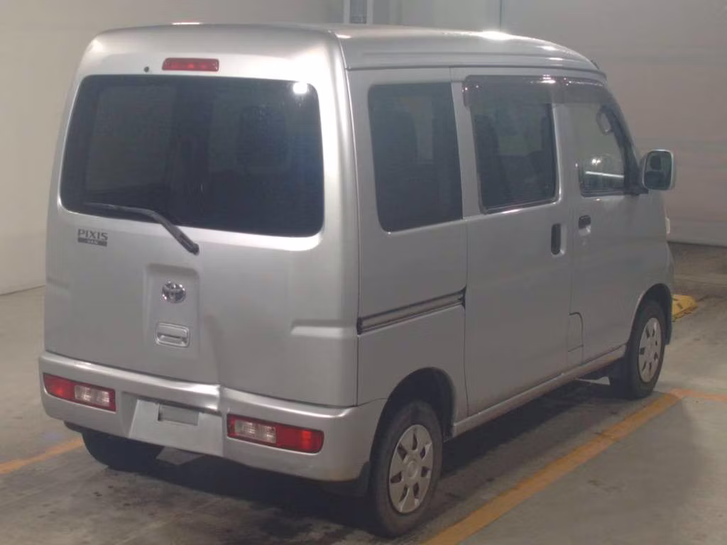 TOYOTA PIXIS VAN