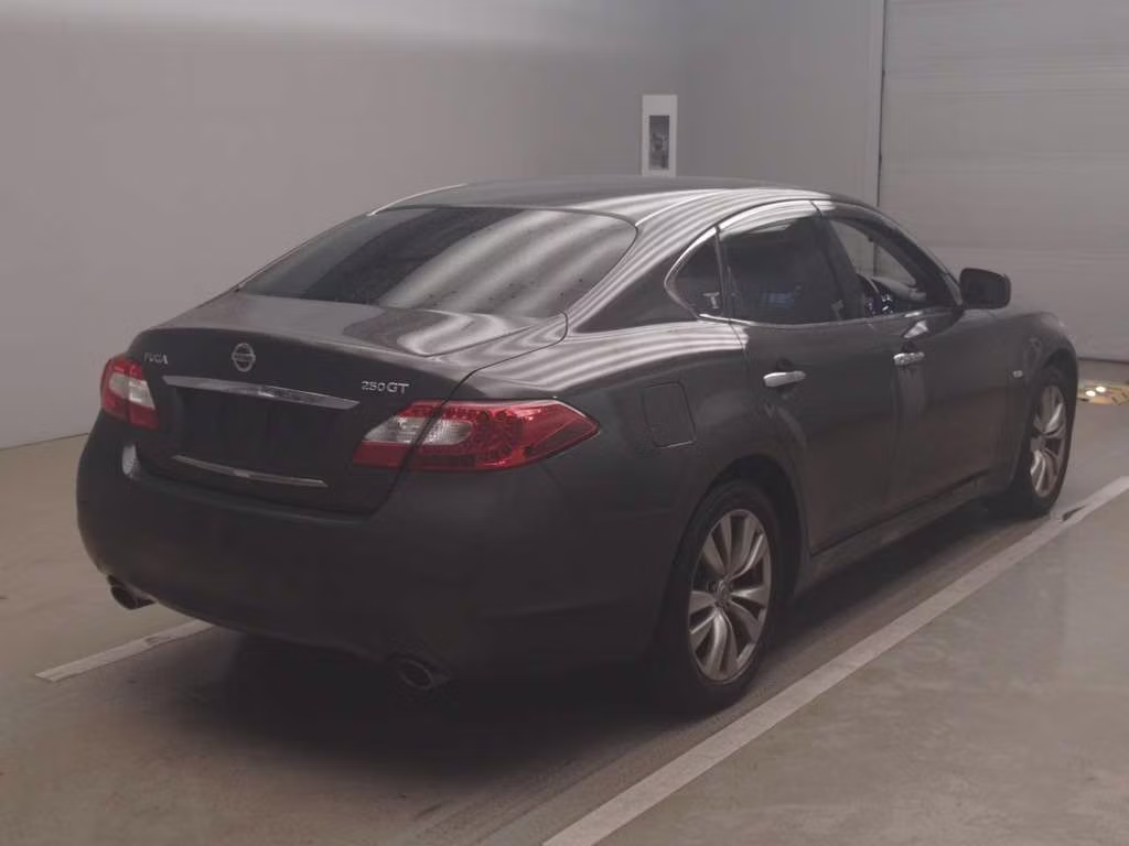 NISSAN FUGA