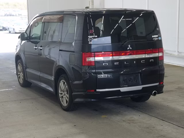 MITSUBISHI DELICA D:5