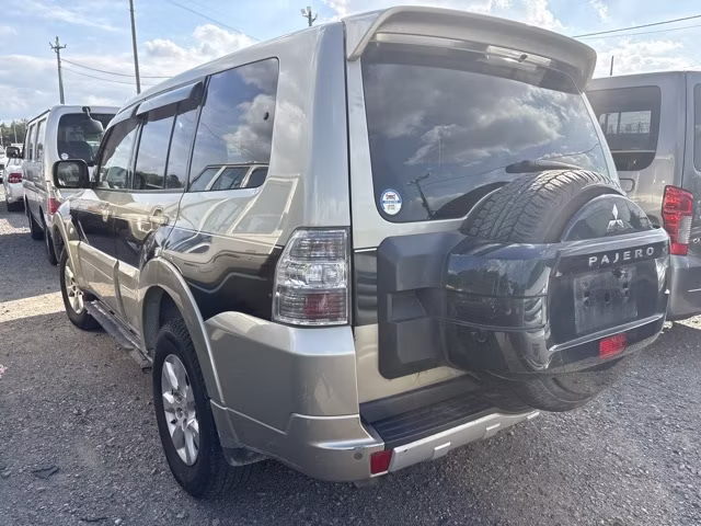 MITSUBISHI PAJERO