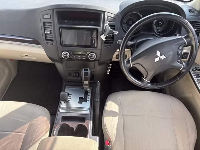 MITSUBISHI PAJERO