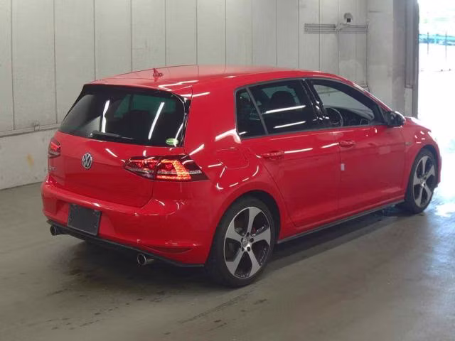 VOLKSWAGEN GOLF
