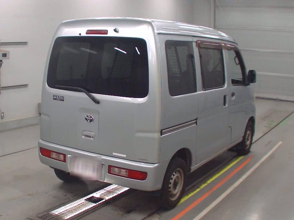 TOYOTA PIXIS VAN