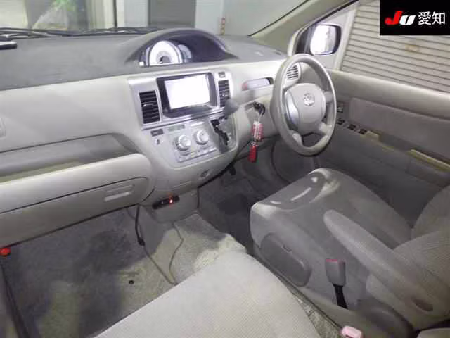 TOYOTA RAUM