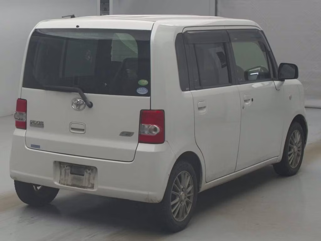 TOYOTA PIXIS SPACE