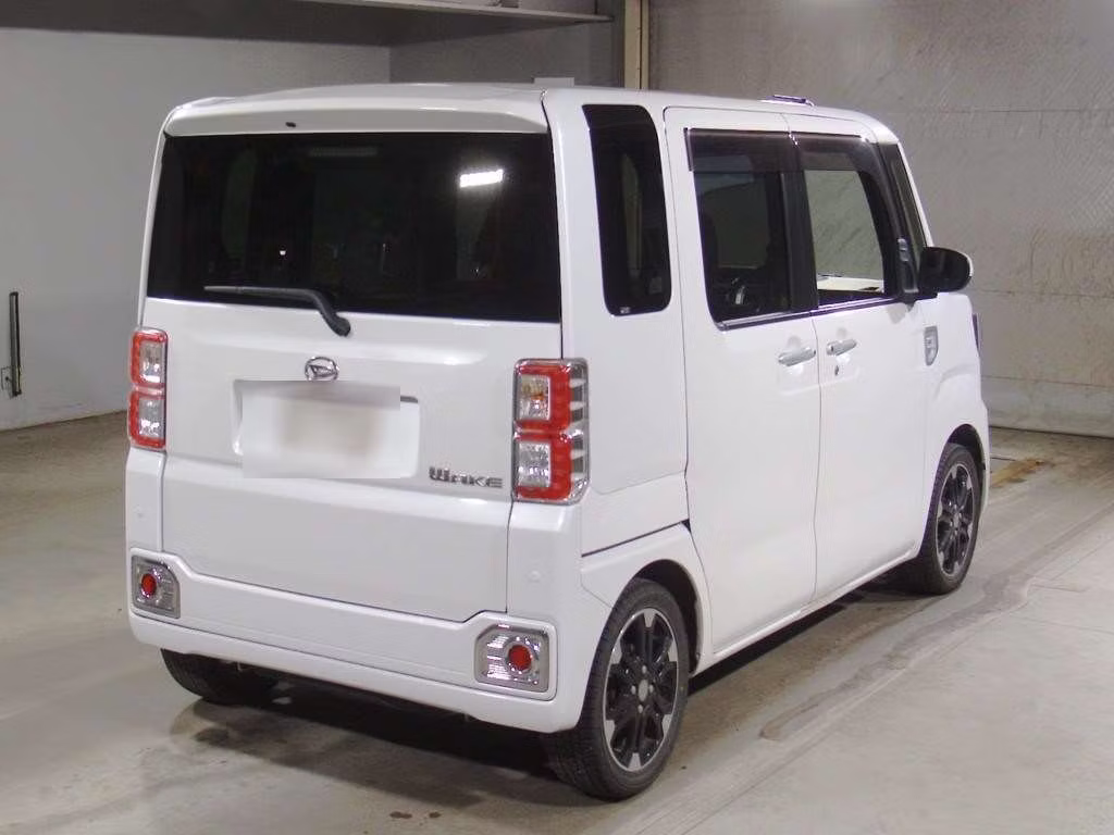 DAIHATSU WAKE