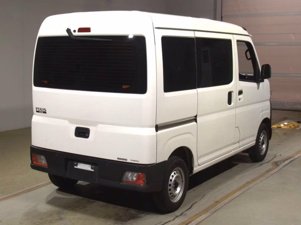 TOYOTA PIXIS VAN