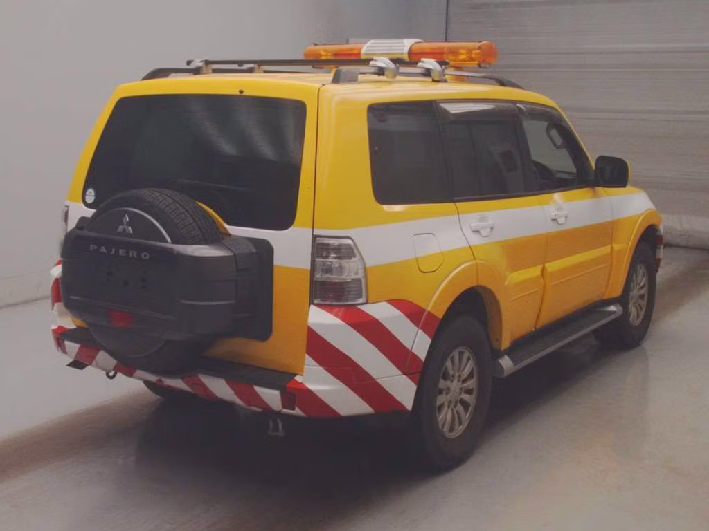 MITSUBISHI PAJERO