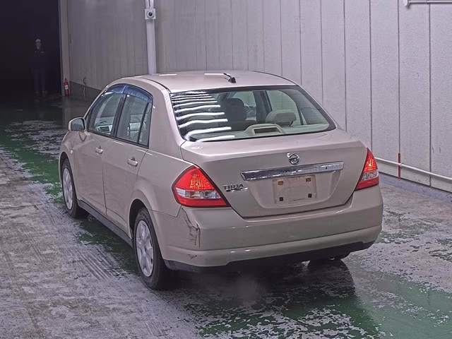 NISSAN TIIDA LATIO