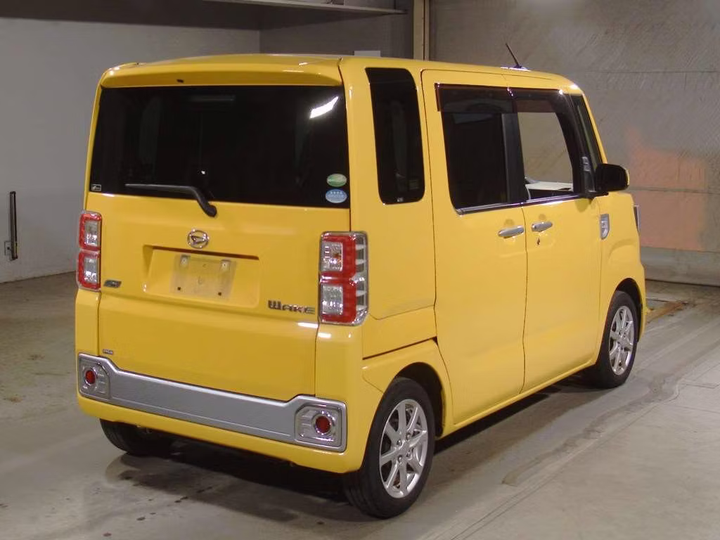 DAIHATSU WAKE