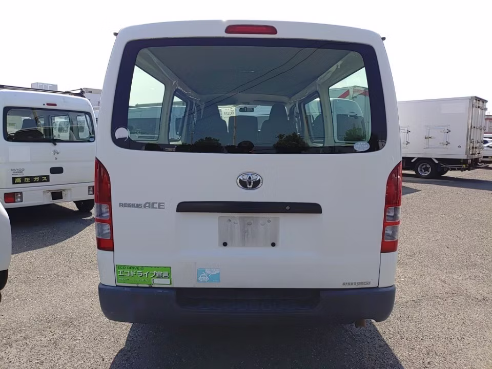 TOYOTA REGIUS ACE