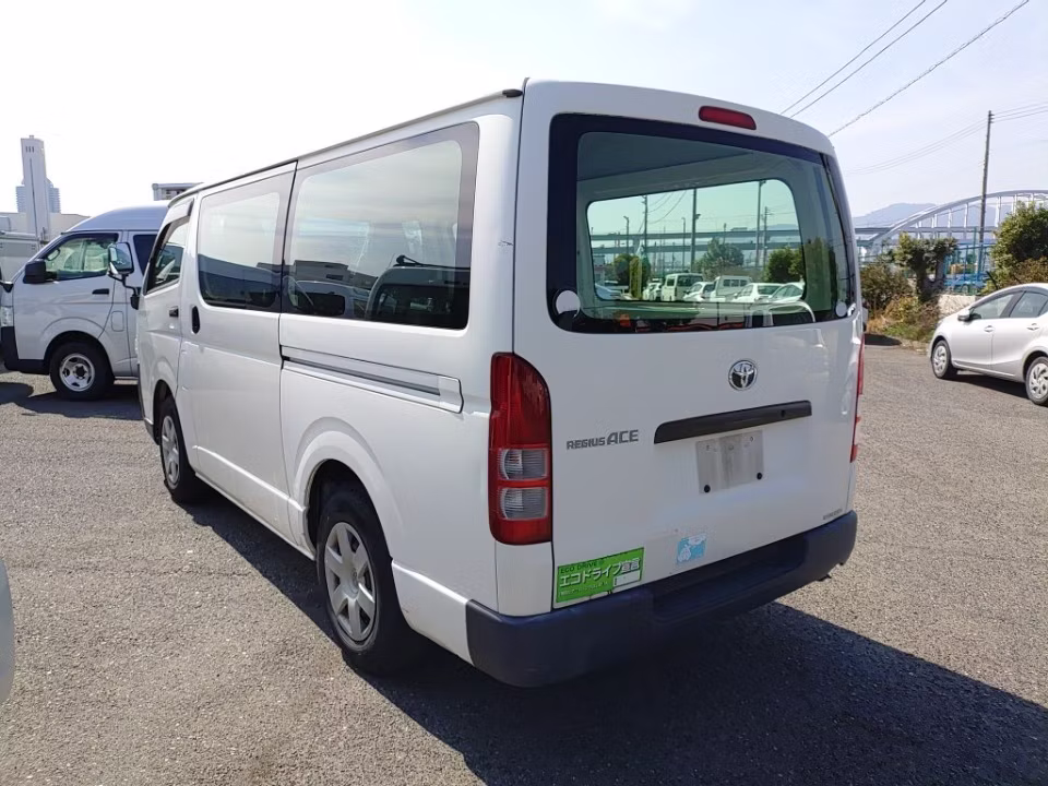 TOYOTA REGIUS ACE
