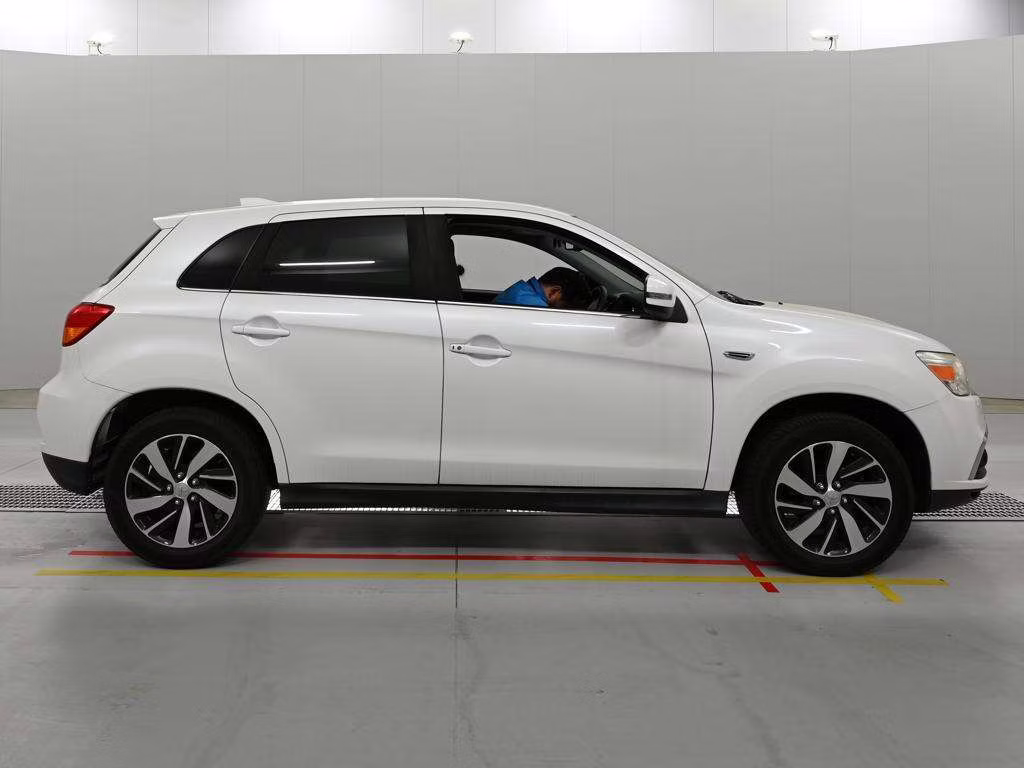 MITSUBISHI RVR