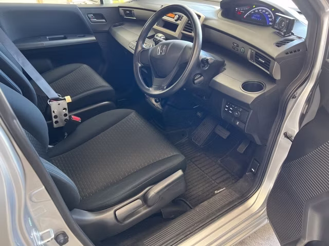 HONDA FREED SPIKE