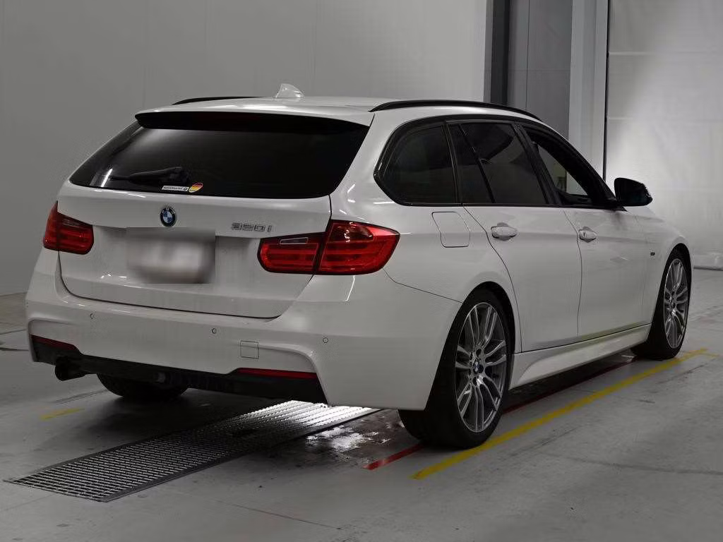 BMW 3-SERIES
