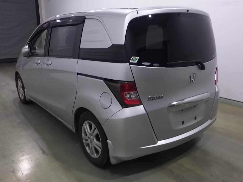 HONDA FREED SPIKE