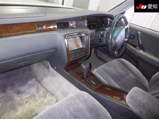 TOYOTA CROWN MAJESTA