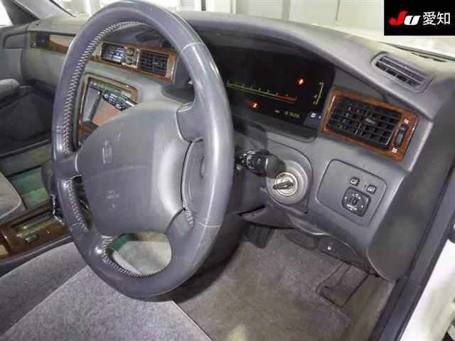 TOYOTA CROWN MAJESTA