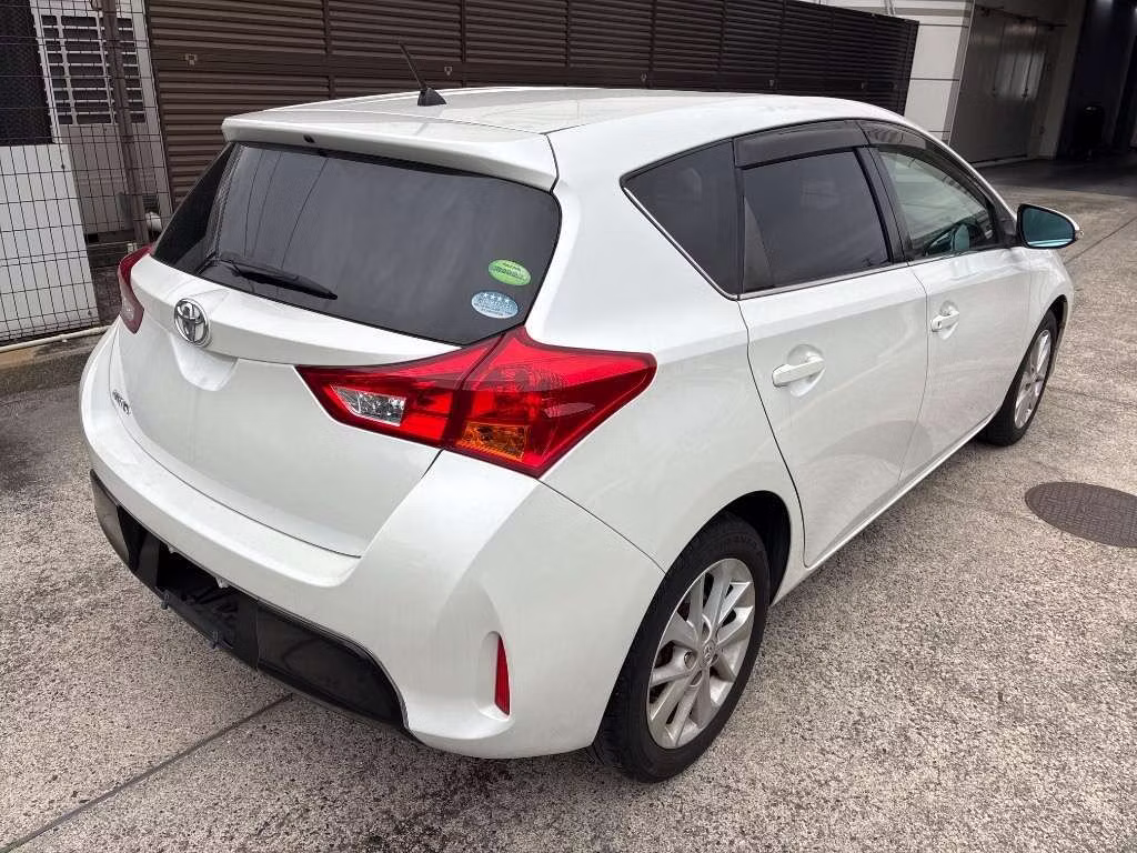 TOYOTA AURIS