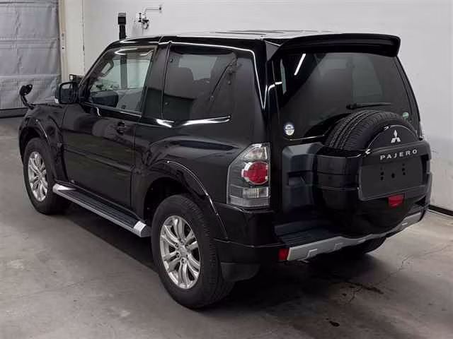 MITSUBISHI PAJERO