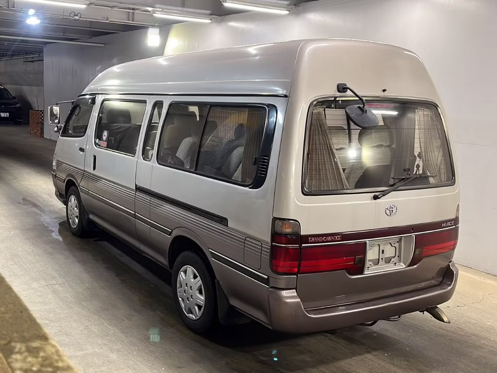 TOYOTA HIACE