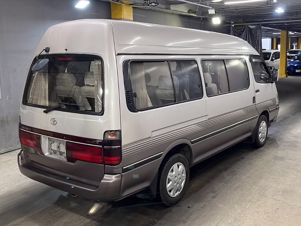 TOYOTA HIACE