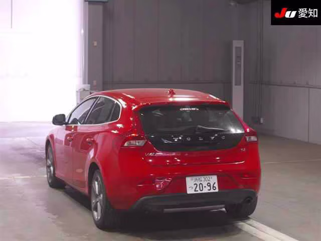 VOLVO V40