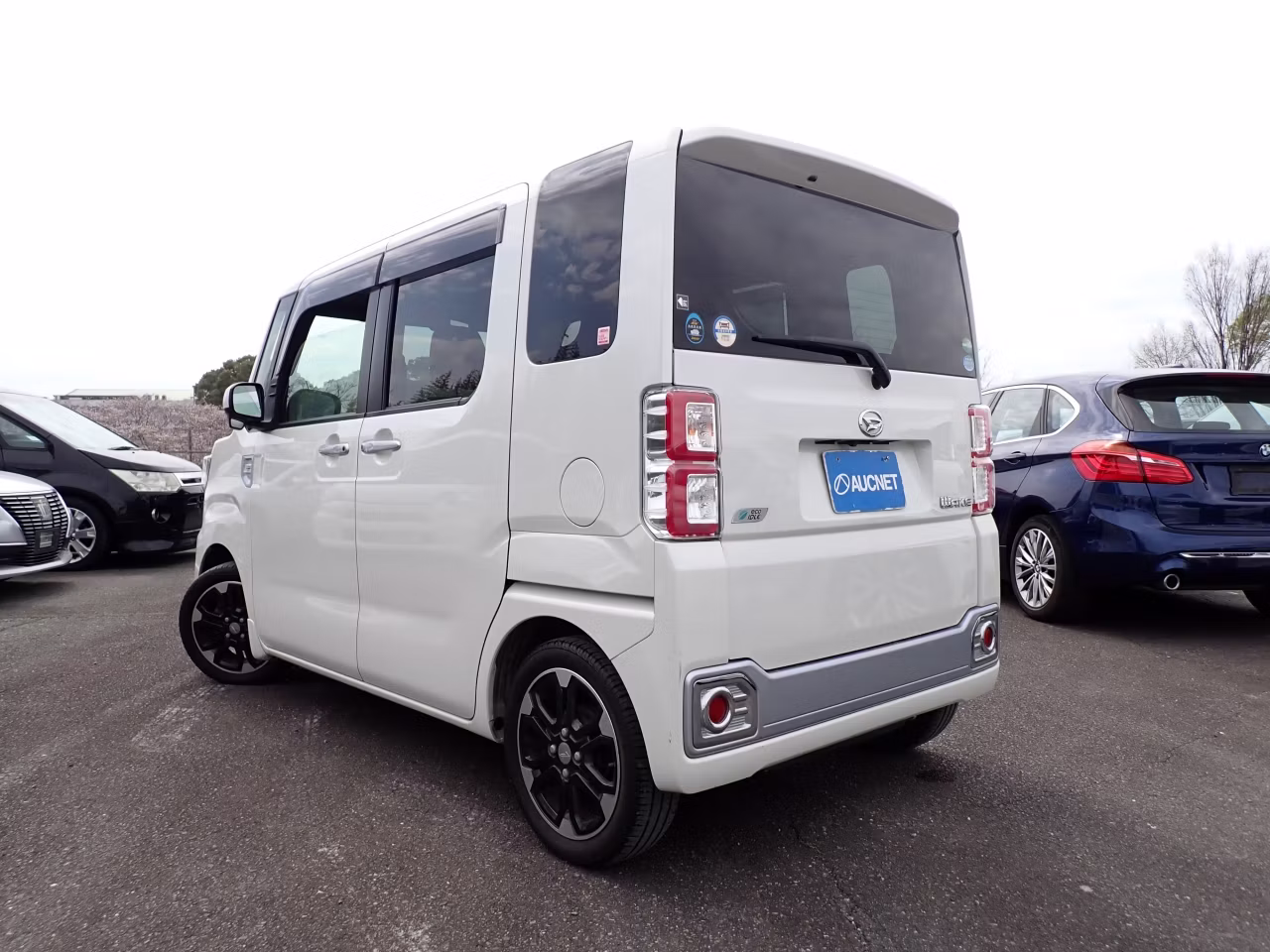 DAIHATSU WAKE