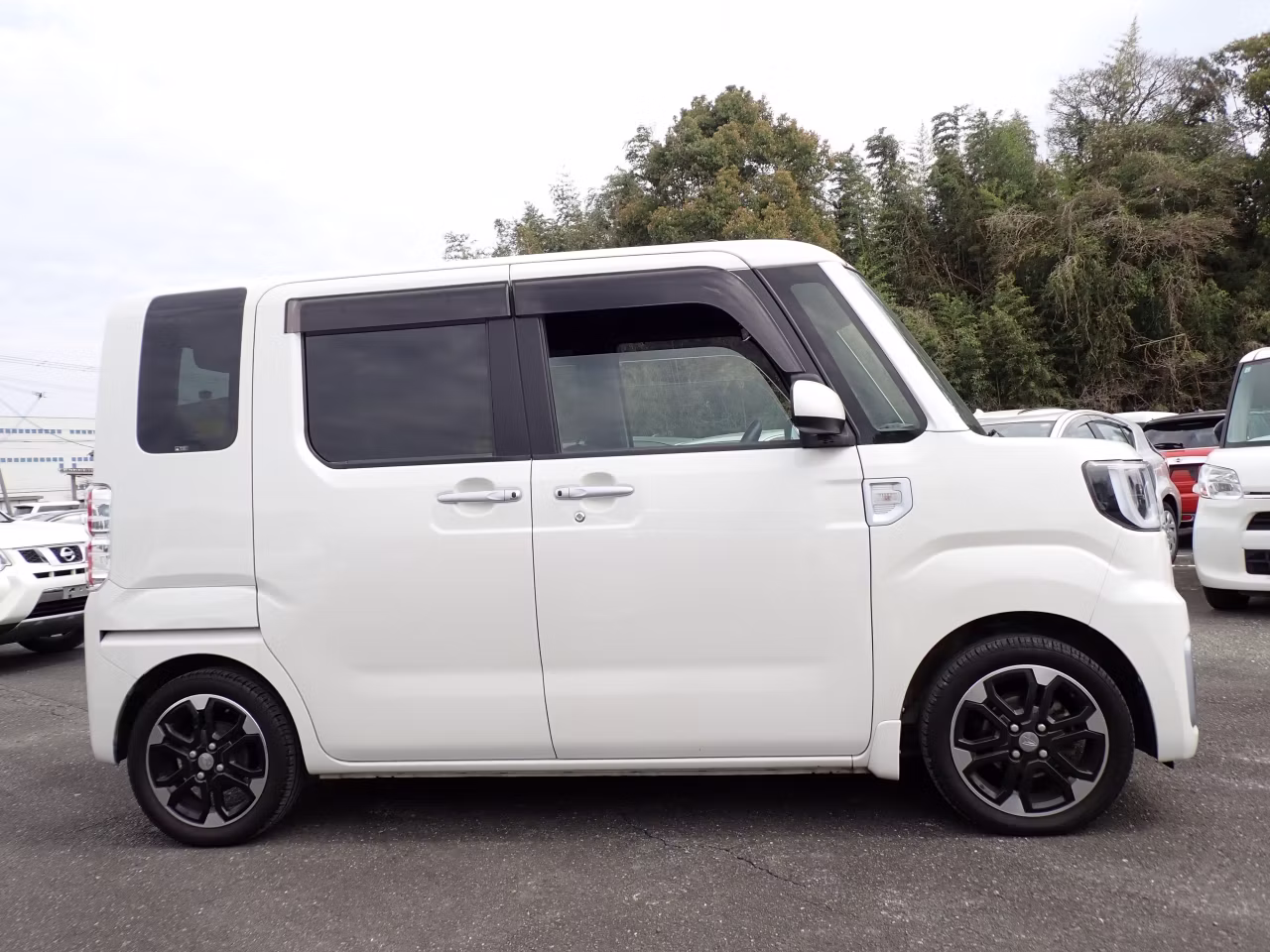DAIHATSU WAKE