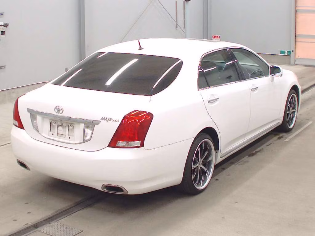TOYOTA CROWN MAJESTA