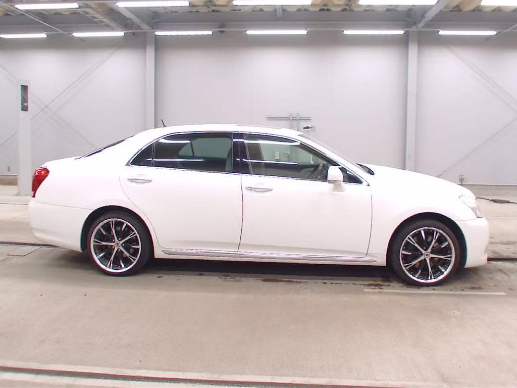 TOYOTA CROWN MAJESTA