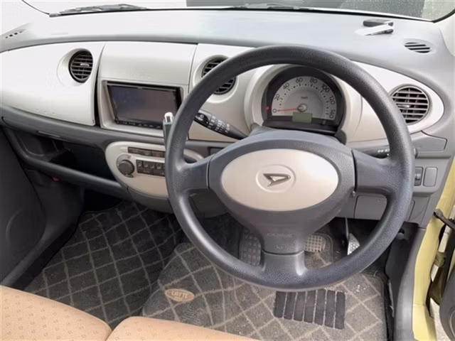 DAIHATSU MOVE LATTE