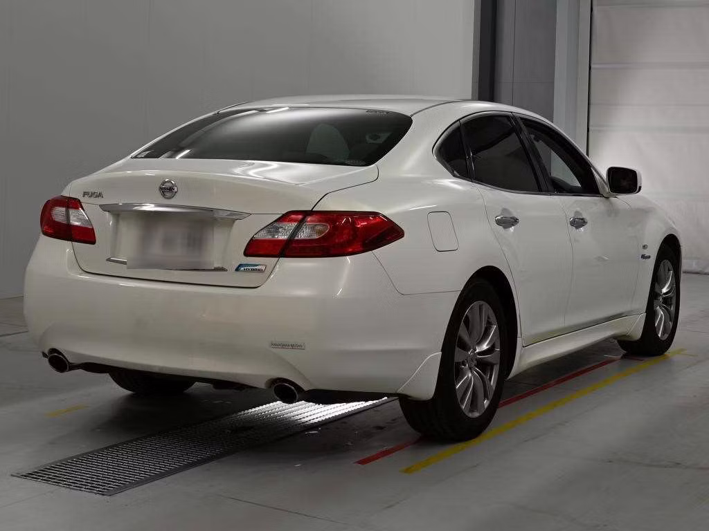 NISSAN FUGA