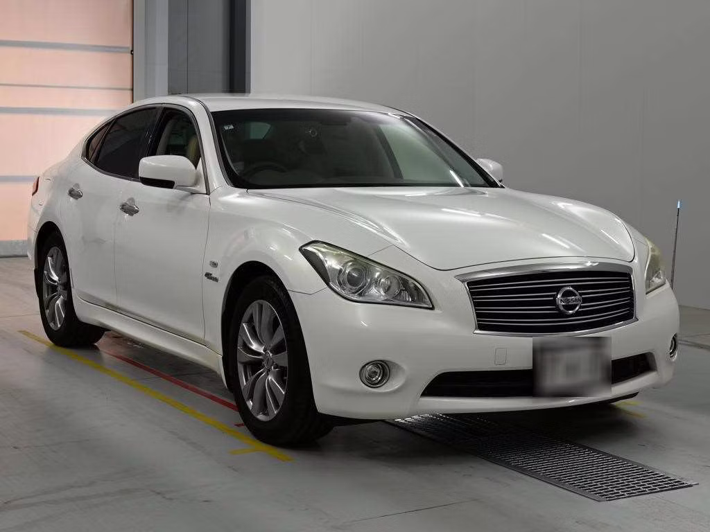 NISSAN FUGA