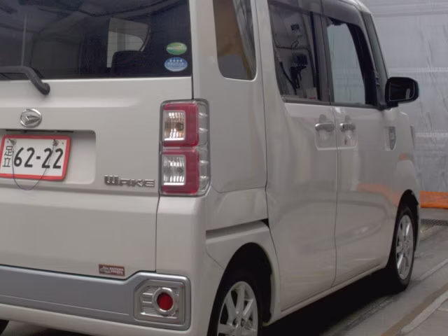 DAIHATSU WAKE