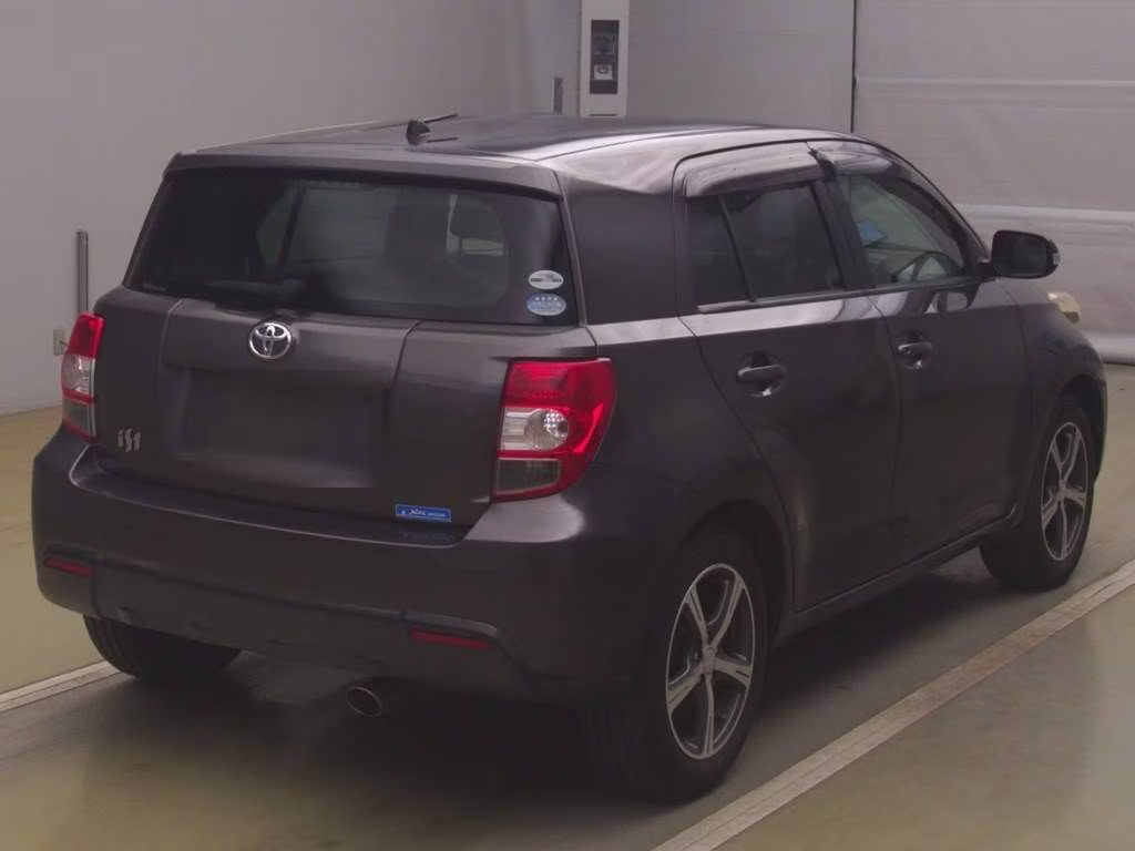 TOYOTA IST